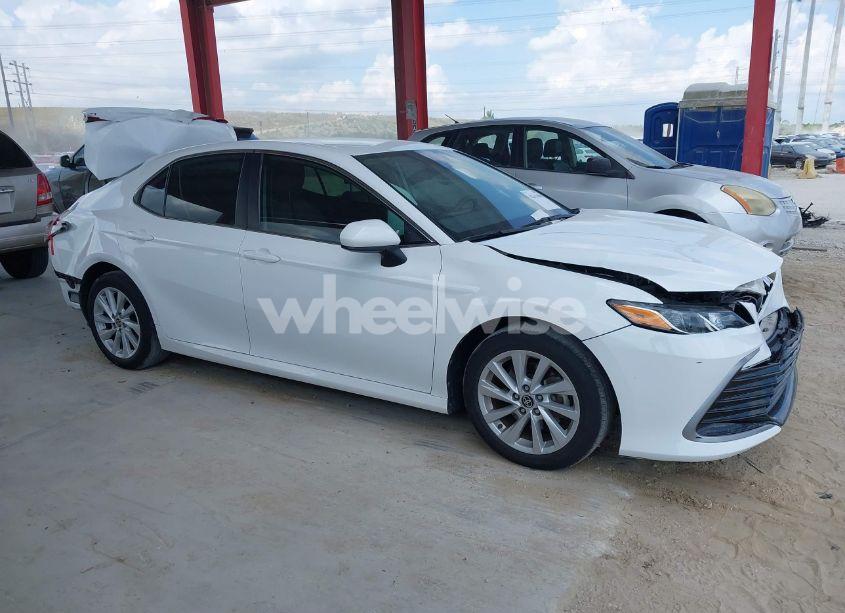 Photo 14 of 2021 Toyota Camry LE (VIN 4T1C11AK9MU584845)