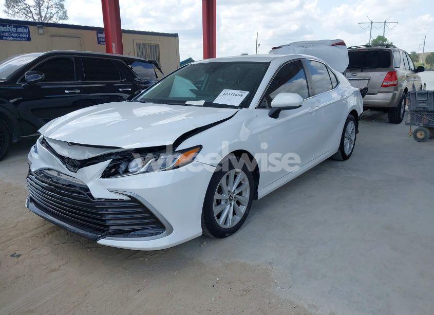 Photo 2 of 2021 Toyota Camry LE (VIN 4T1C11AK9MU584845)