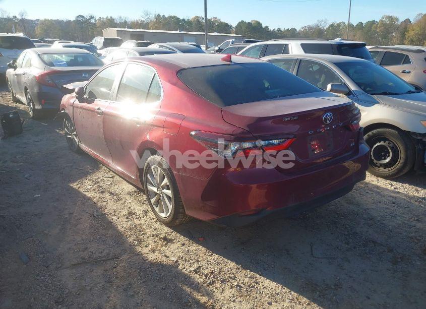 Photo 3 of 2021 Toyota Camry LE (VIN 4T1C11AK9MU600915)