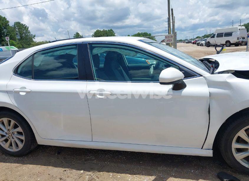 Photo 13 of 2022 Toyota Camry LE (VIN 4T1C11AK9NU017360)