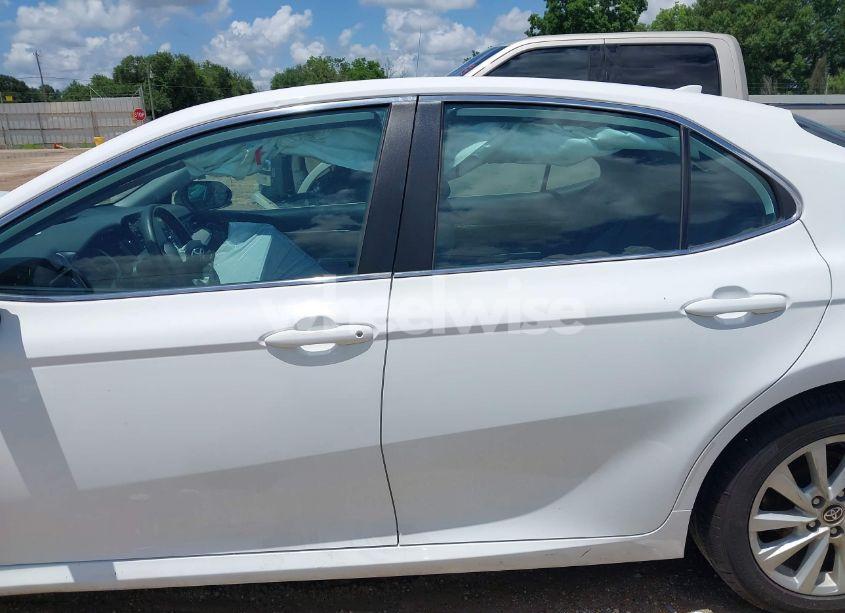 Photo 14 of 2022 Toyota Camry LE (VIN 4T1C11AK9NU017360)