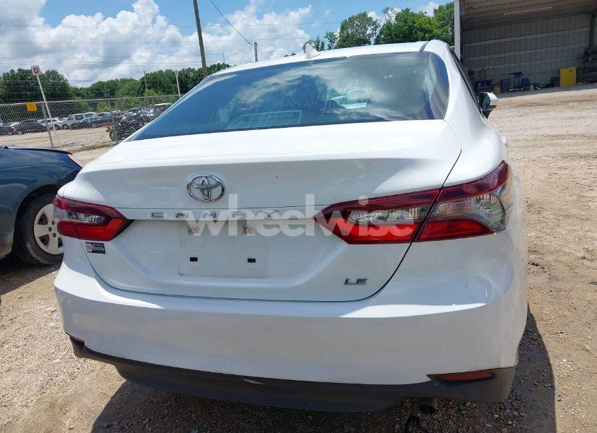 Photo 16 of 2022 Toyota Camry LE (VIN 4T1C11AK9NU017360)