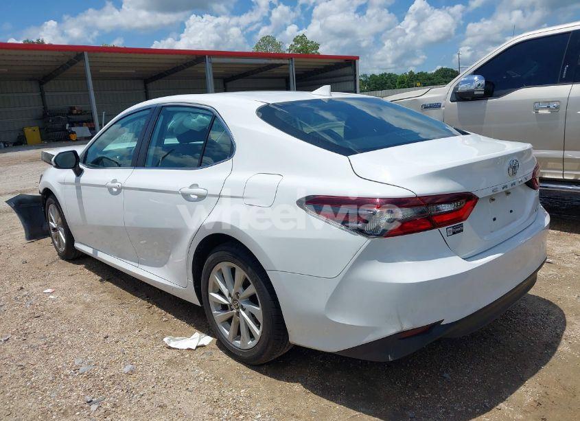 Photo 3 of 2022 Toyota Camry LE (VIN 4T1C11AK9NU017360)
