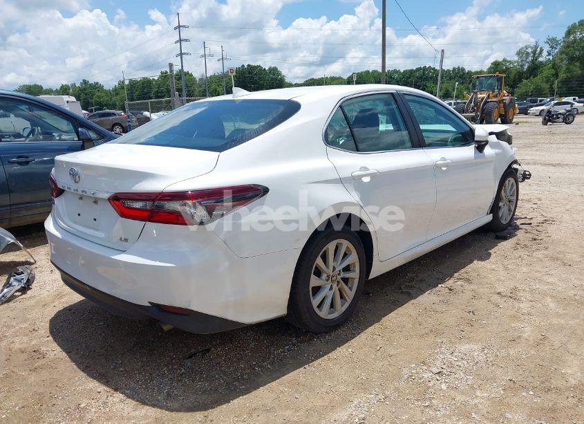 Photo 4 of 2022 Toyota Camry LE (VIN 4T1C11AK9NU017360)