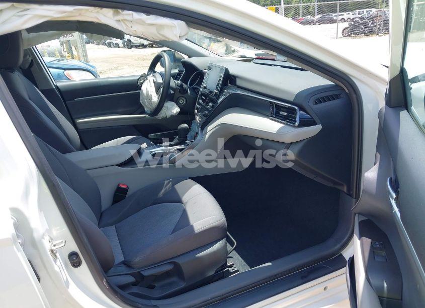 Photo 5 of 2022 Toyota Camry LE (VIN 4T1C11AK9NU017360)