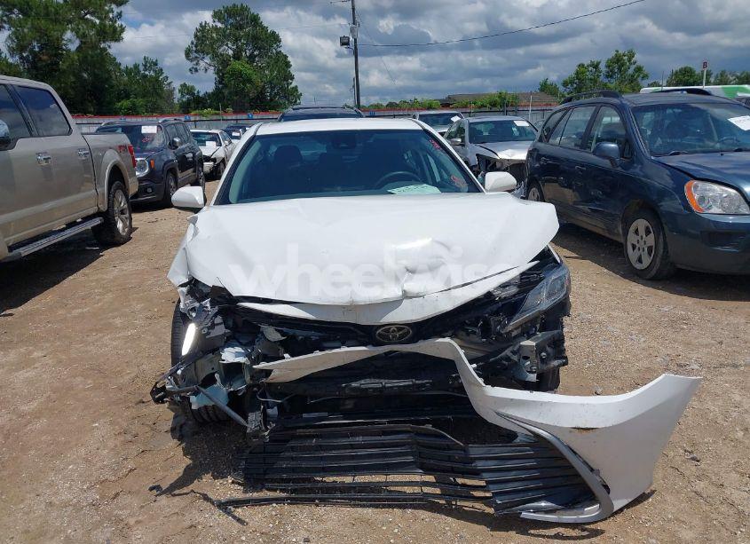 Photo 6 of 2022 Toyota Camry LE (VIN 4T1C11AK9NU017360)