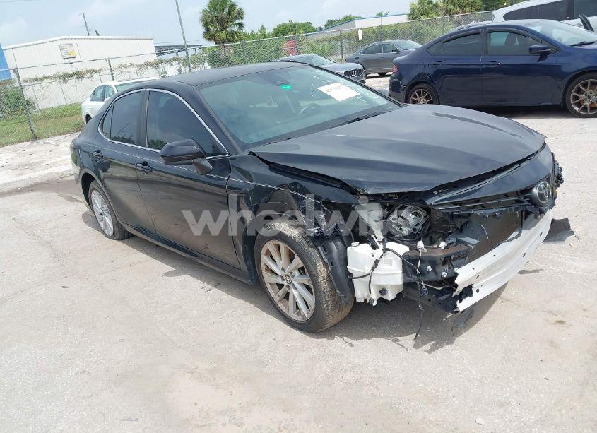 2022 Toyota Camry LE (VIN 4T1C11AK9NU057342) main photo