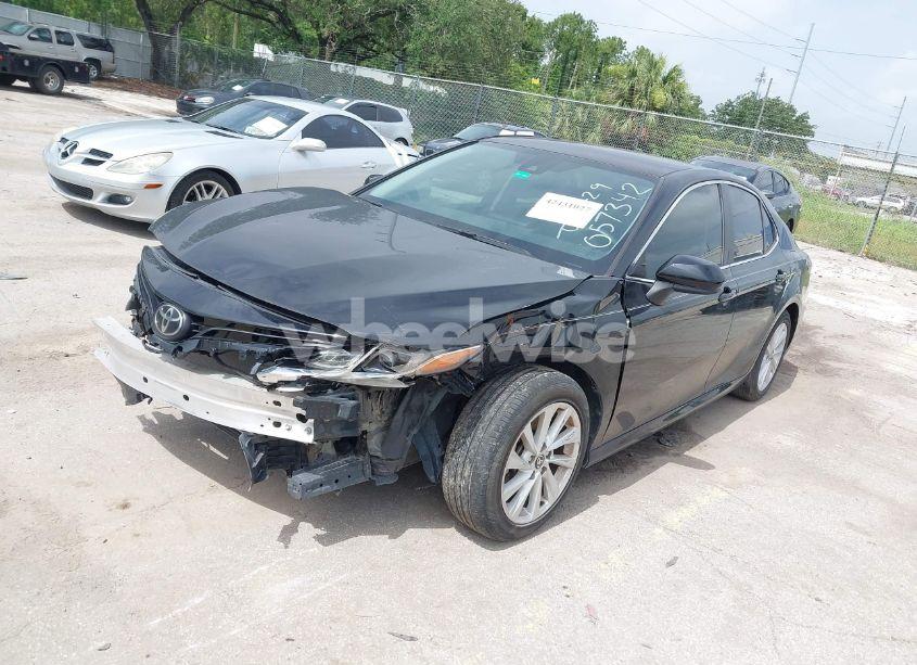 Photo 2 of 2022 Toyota Camry LE (VIN 4T1C11AK9NU057342)