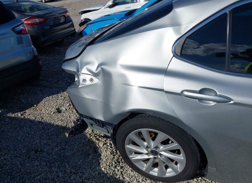 Photo 18 of 2022 Toyota Camry LE (VIN 4T1C11AK9NU059432)