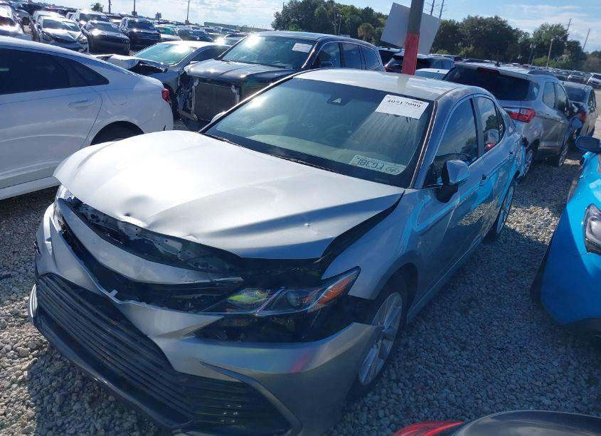 Photo 2 of 2022 Toyota Camry LE (VIN 4T1C11AK9NU059432)