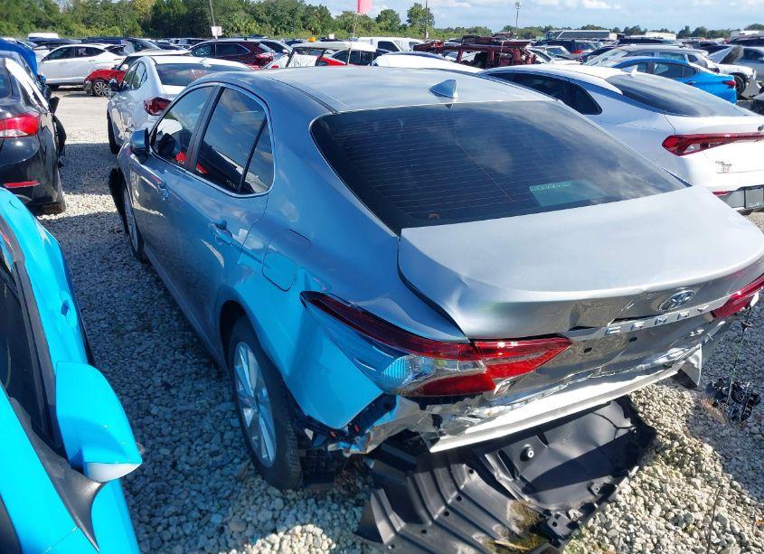 Photo 3 of 2022 Toyota Camry LE (VIN 4T1C11AK9NU059432)