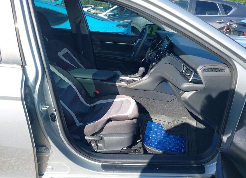 Photo 5 of 2022 Toyota Camry LE (VIN 4T1C11AK9NU059432)