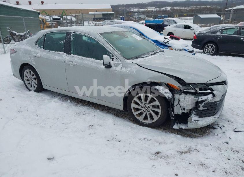 2022 Toyota Camry LE (VIN 4T1C11AK9NU076344) main photo