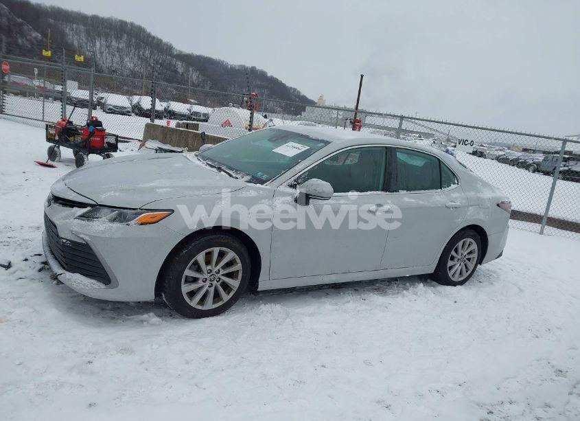 Photo 14 of 2022 Toyota Camry LE (VIN 4T1C11AK9NU076344)