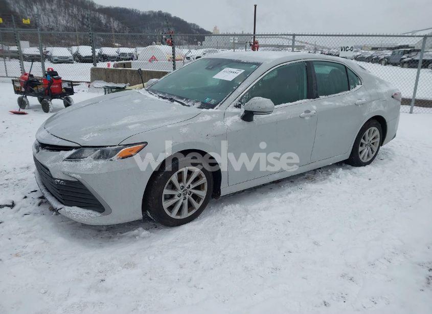 Photo 2 of 2022 Toyota Camry LE (VIN 4T1C11AK9NU076344)