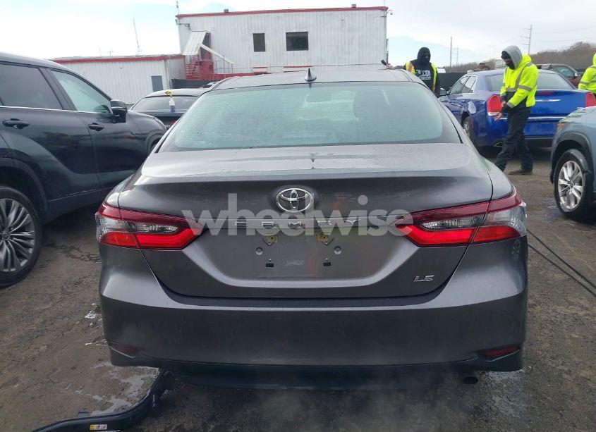 Photo 17 of 2022 Toyota Camry LE (VIN 4T1C11AK9NU617618)