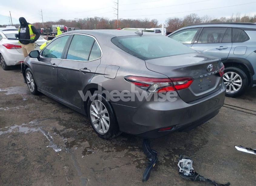 Photo 3 of 2022 Toyota Camry LE (VIN 4T1C11AK9NU617618)