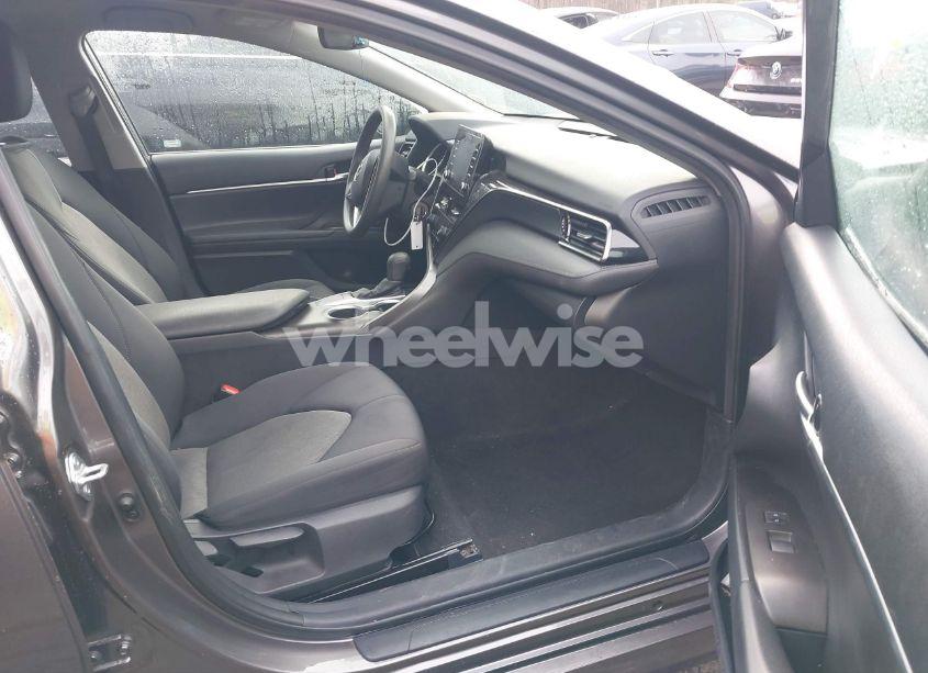 Photo 5 of 2022 Toyota Camry LE (VIN 4T1C11AK9NU617618)