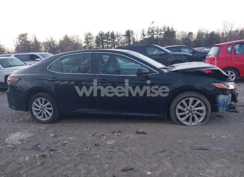 Photo 13 of 2022 Toyota Camry LE (VIN 4T1C11AK9NU630319)