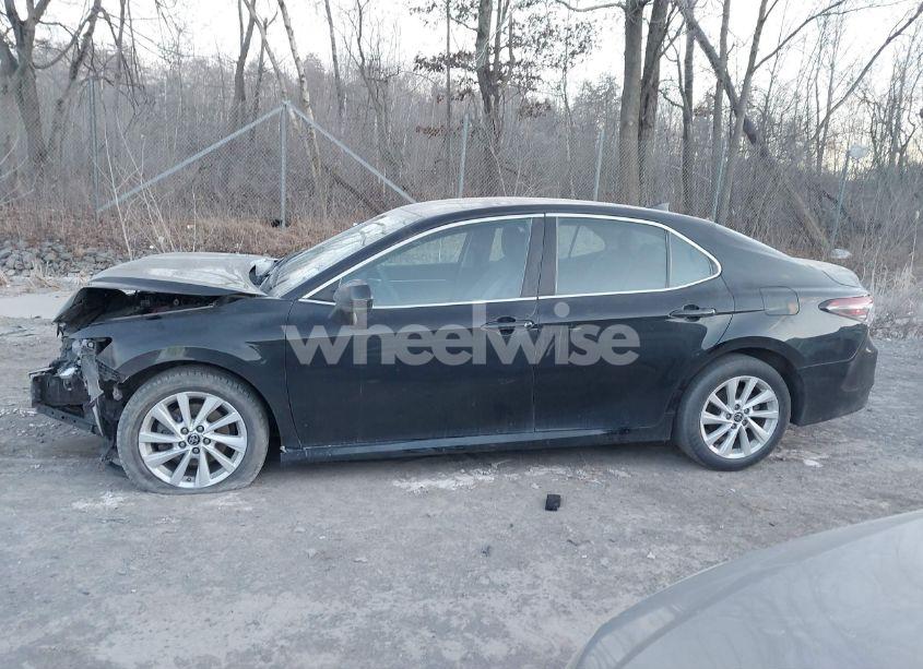 Photo 14 of 2022 Toyota Camry LE (VIN 4T1C11AK9NU630319)