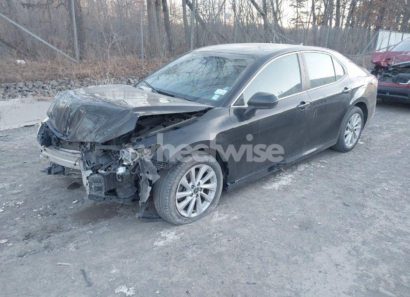 Photo 2 of 2022 Toyota Camry LE (VIN 4T1C11AK9NU630319)