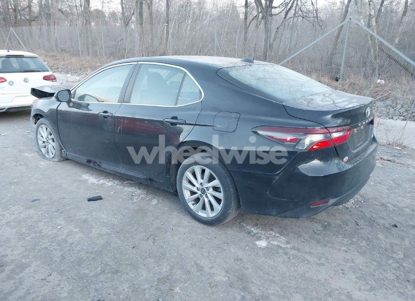 Photo 3 of 2022 Toyota Camry LE (VIN 4T1C11AK9NU630319)