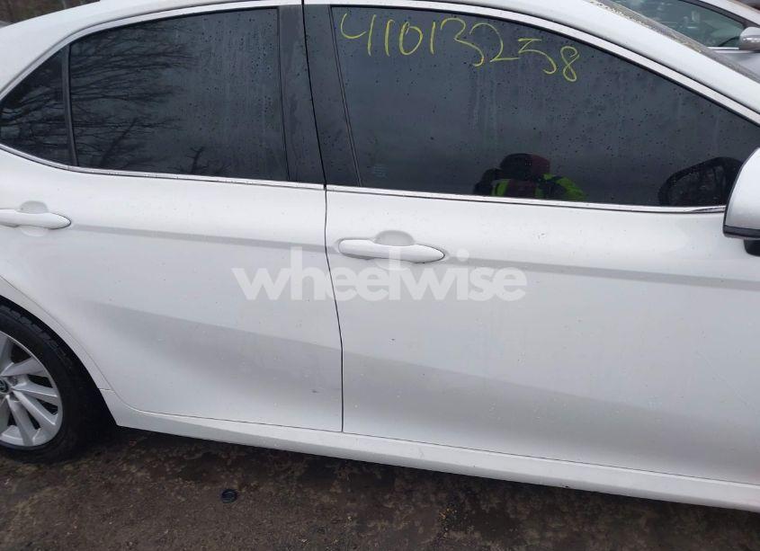 Photo 14 of 2022 Toyota Camry LE (VIN 4T1C11AK9NU637481)