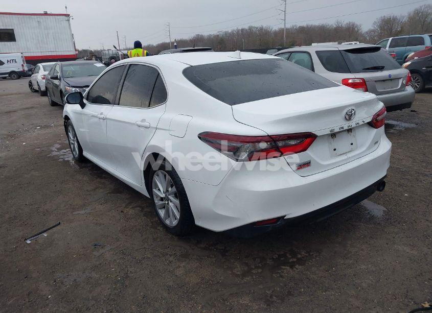 Photo 3 of 2022 Toyota Camry LE (VIN 4T1C11AK9NU637481)