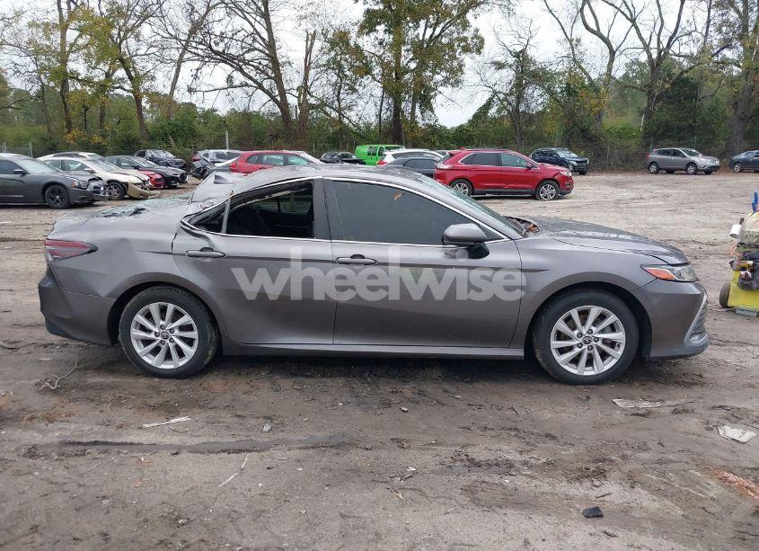 Photo 13 of 2022 Toyota Camry LE (VIN 4T1C11AK9NU637500)