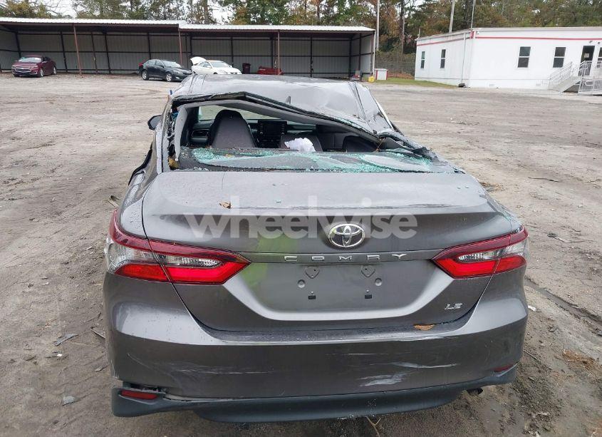 Photo 16 of 2022 Toyota Camry LE (VIN 4T1C11AK9NU637500)