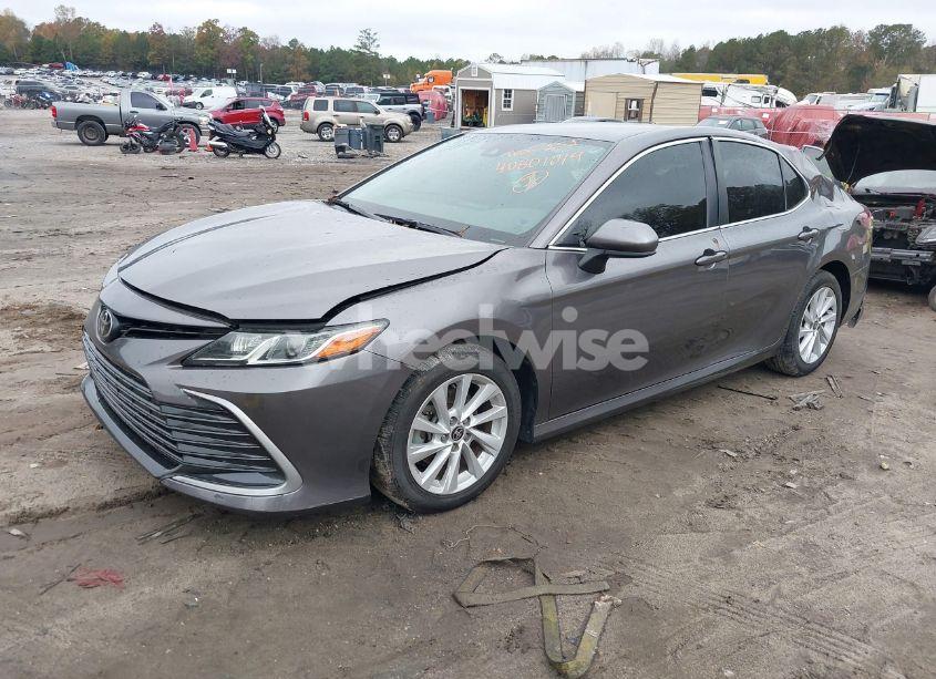 Photo 2 of 2022 Toyota Camry LE (VIN 4T1C11AK9NU637500)