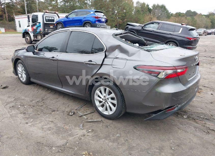 Photo 3 of 2022 Toyota Camry LE (VIN 4T1C11AK9NU637500)