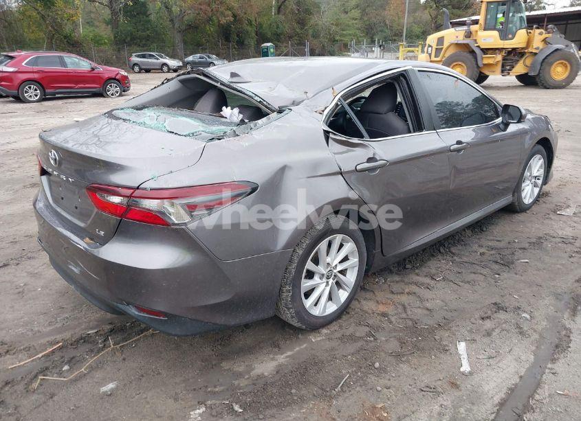 Photo 4 of 2022 Toyota Camry LE (VIN 4T1C11AK9NU637500)