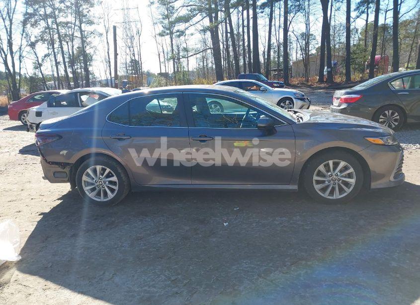 Photo 13 of 2022 Toyota Camry LE (VIN 4T1C11AK9NU647346)