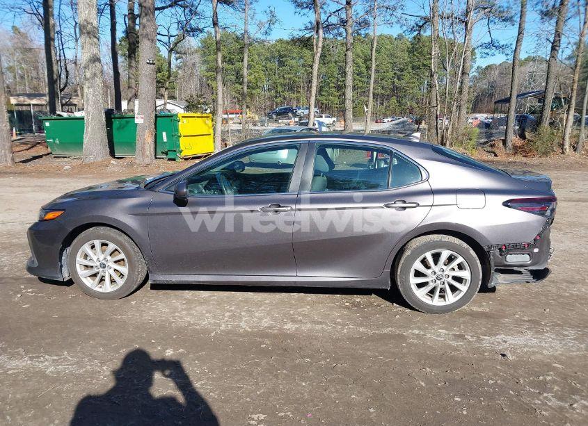 Photo 14 of 2022 Toyota Camry LE (VIN 4T1C11AK9NU647346)