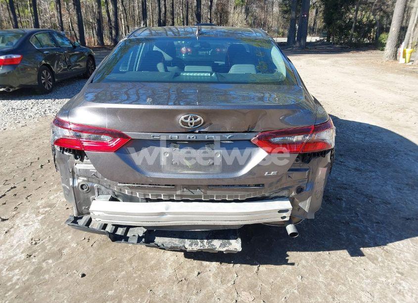 Photo 16 of 2022 Toyota Camry LE (VIN 4T1C11AK9NU647346)