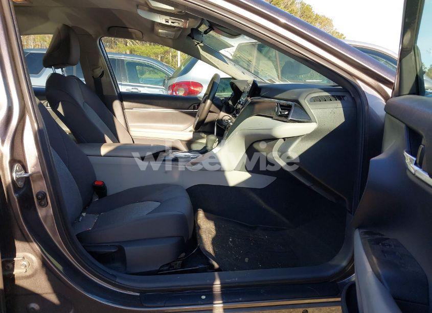 Photo 5 of 2022 Toyota Camry LE (VIN 4T1C11AK9NU647346)