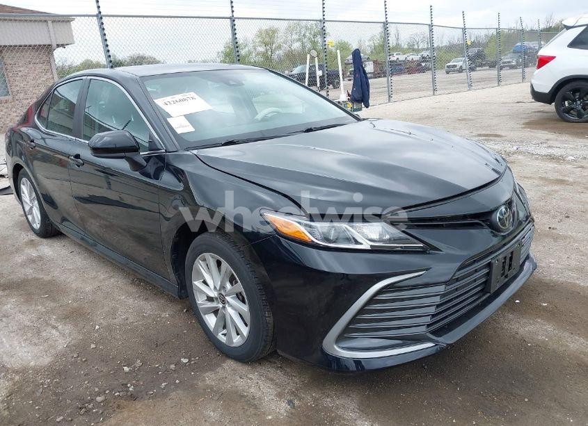 2022 Toyota Camry LE (VIN 4T1C11AK9NU650716) main photo