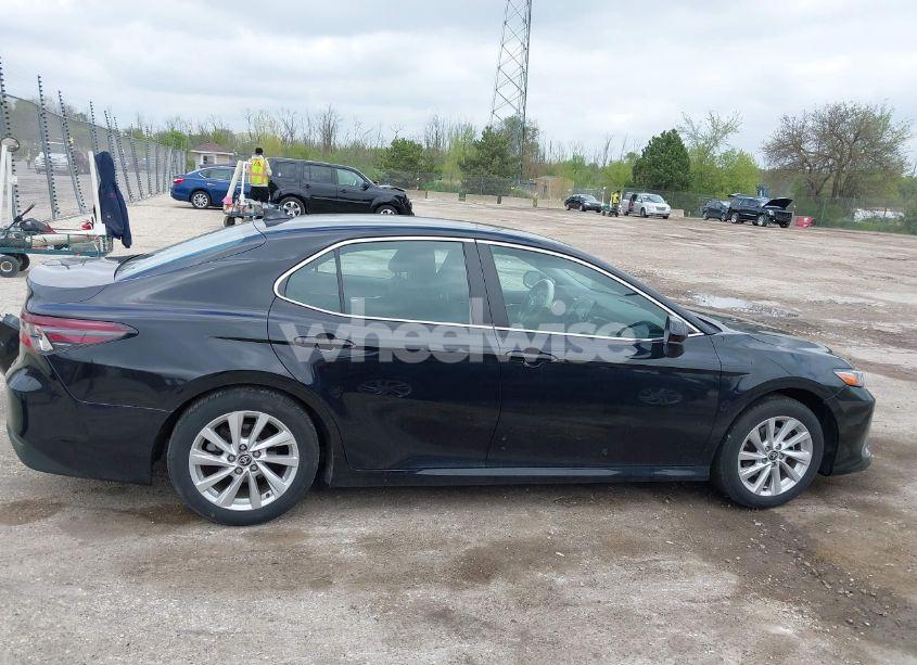 Photo 13 of 2022 Toyota Camry LE (VIN 4T1C11AK9NU650716)