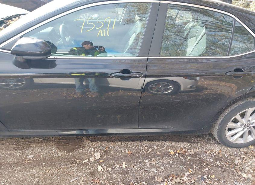 Photo 14 of 2022 Toyota Camry LE (VIN 4T1C11AK9NU672683)