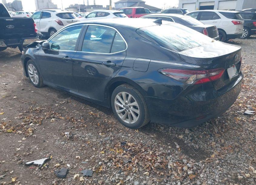 Photo 3 of 2022 Toyota Camry LE (VIN 4T1C11AK9NU672683)