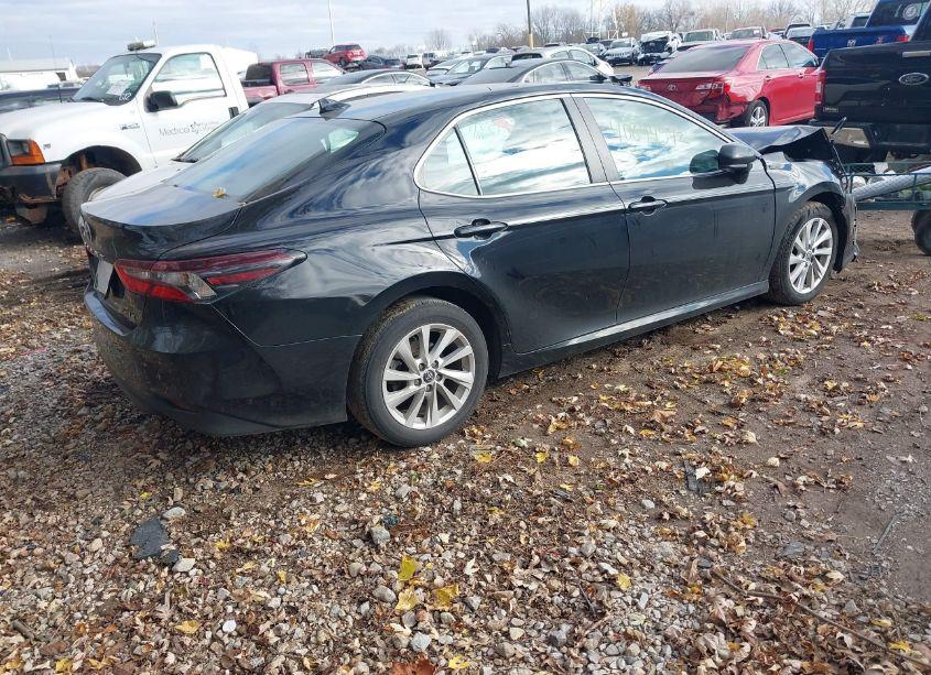 Photo 4 of 2022 Toyota Camry LE (VIN 4T1C11AK9NU672683)
