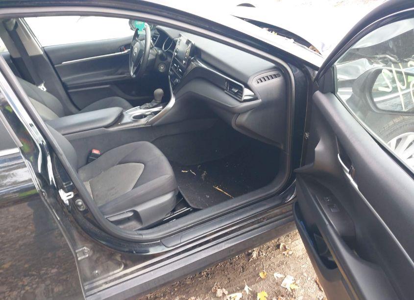 Photo 5 of 2022 Toyota Camry LE (VIN 4T1C11AK9NU672683)