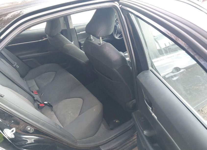 Photo 8 of 2022 Toyota Camry LE (VIN 4T1C11AK9NU672683)