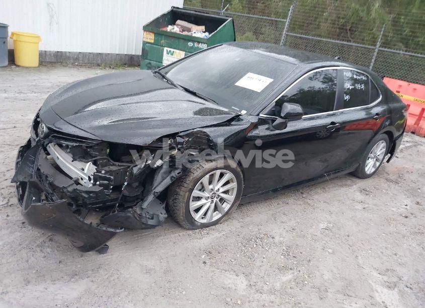 Photo 2 of 2022 Toyota Camry LE (VIN 4T1C11AK9NU683750)