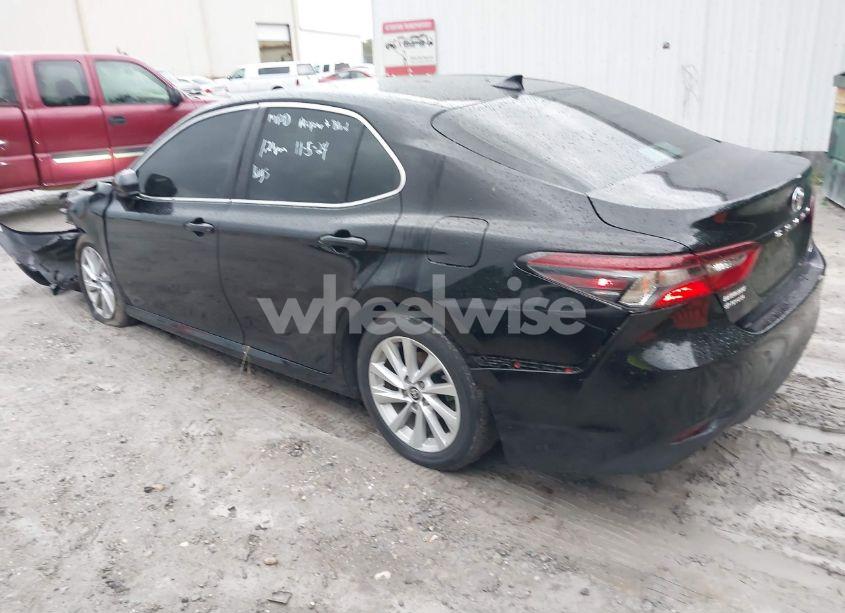 Photo 3 of 2022 Toyota Camry LE (VIN 4T1C11AK9NU683750)