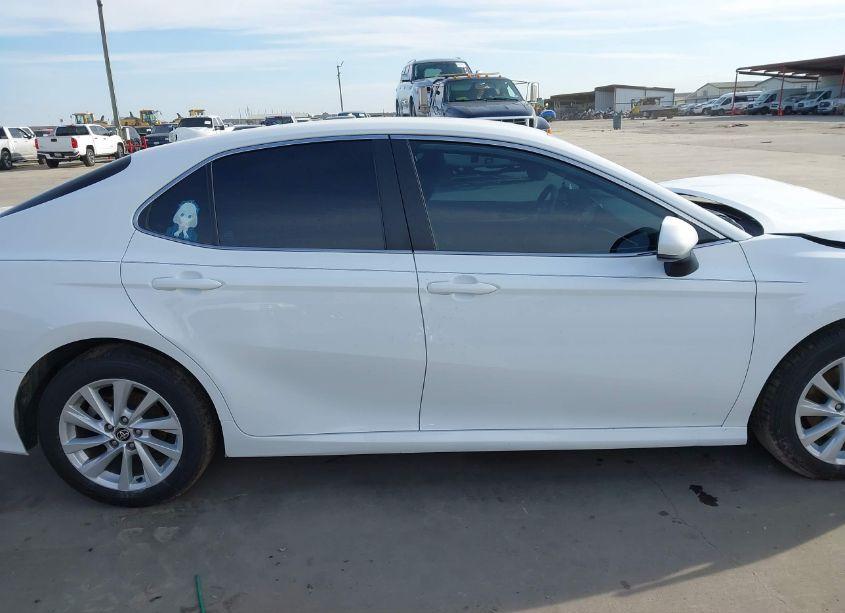 Photo 13 of 2022 Toyota Camry LE (VIN 4T1C11AK9NU691962)