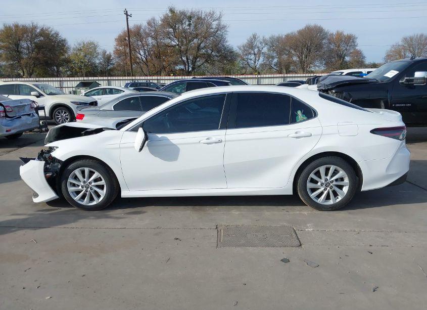 Photo 14 of 2022 Toyota Camry LE (VIN 4T1C11AK9NU691962)