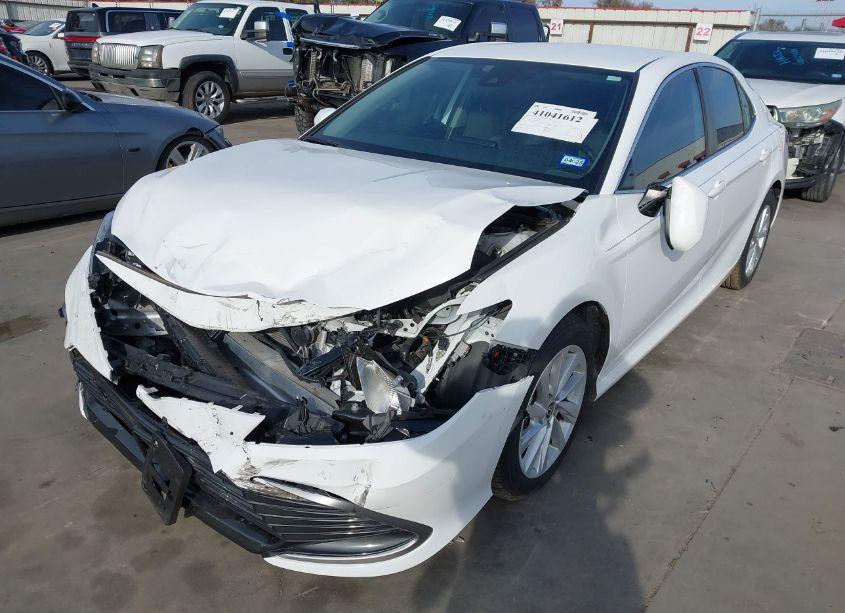 Photo 2 of 2022 Toyota Camry LE (VIN 4T1C11AK9NU691962)