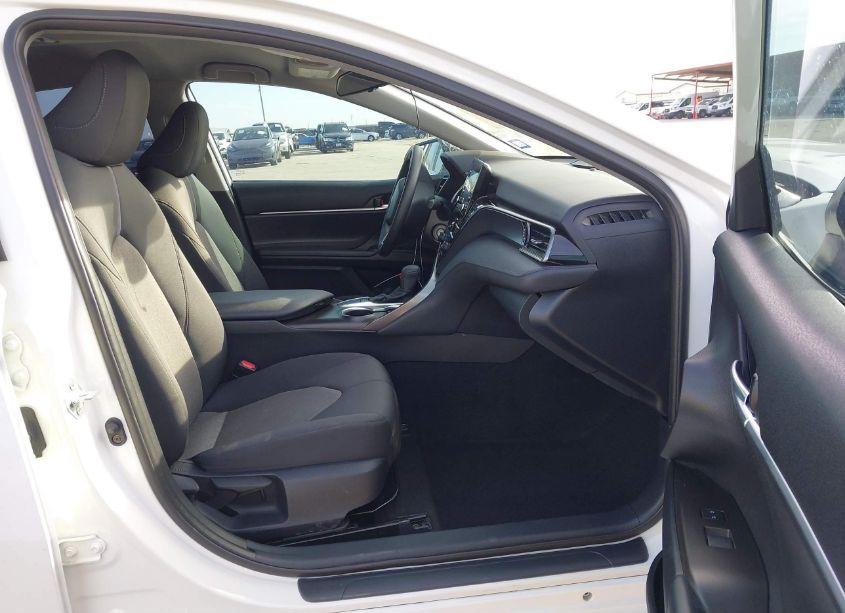 Photo 5 of 2022 Toyota Camry LE (VIN 4T1C11AK9NU691962)